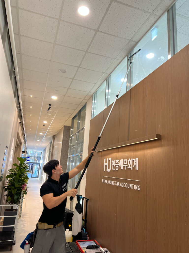 {"ARInfo":{"IsUseAR":false},"Version":"1.0.0","MakeupInfo":{"IsUseMakeup":false},"FaceliftInfo":{"IsChangeEyeLift":false,"IsChangeFacelift":false,"IsChangePostureLift":false,"IsChangeNose":false,"IsChangeFaceChin":false,"IsChangeMouth":false,"IsChangeThinFace":true},"BeautyInfo":{"SwitchMedicatedAcne":false,"IsAIBeauty":false,"IsBrightEyes":false,"IsSharpen":false,"IsOldBeauty":false,"IsReduceBlackEyes":false},"HandlerInfo":{"AppName":2},"FilterInfo":{"IsUseFilter":false}}